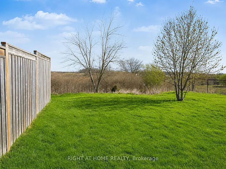 62 Highland Rd W #UPPER — Photo 12