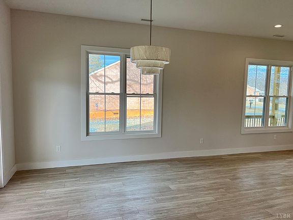 5th image of 194 Triple Oak Cir