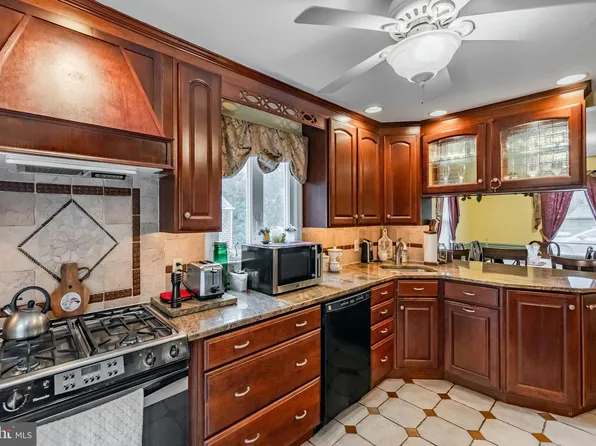 212 Golf Hills Rd, Havertown, PA 19083