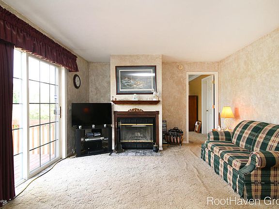 3rd image of 10762 Brown Lake Dr NE