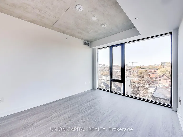 195 McCaul St #502 — Photo 8