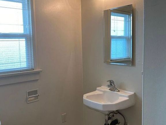 4th image of 21625 E Cliff Dr APT C