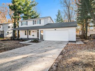 2462 Sherry St SW, Wyoming, MI 49519