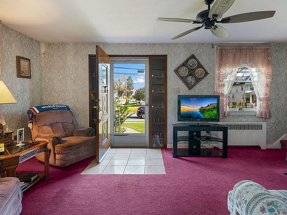 4th image of 120 W Ashland Ave