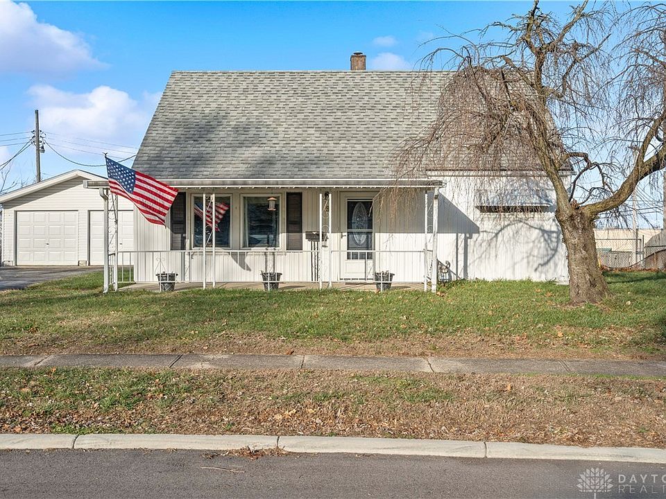 1st image of 8 Lynnhaven Dr