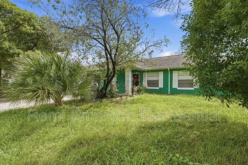 5 bed, 3.0 bath, 2500 sqft, $2,600 — Photo 1