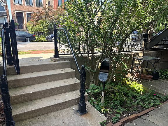 2nd image of 1925 N Winchester Ave APT 1