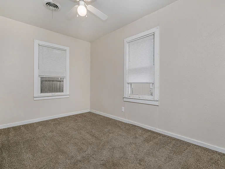 819 N Apache St #B — Photo 10