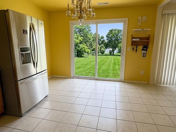 4th image of 35 Pickwick Ln