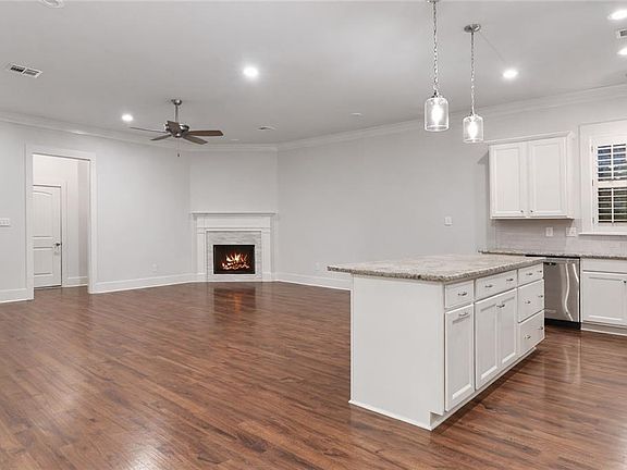 5th image of 611 Rue Street Julien