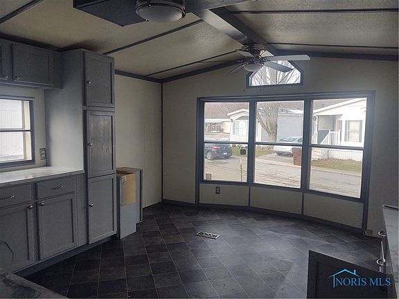 5th image of 813 W Skyeview Dr