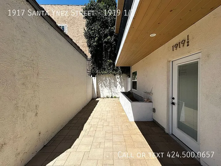 1917 Santa Ynez St #1919-1/2 — Photo 30