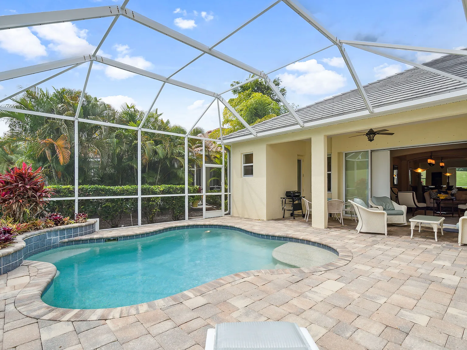 3 bed, 2.5 bath, 2176 sqft, $7,500 — Photo 4