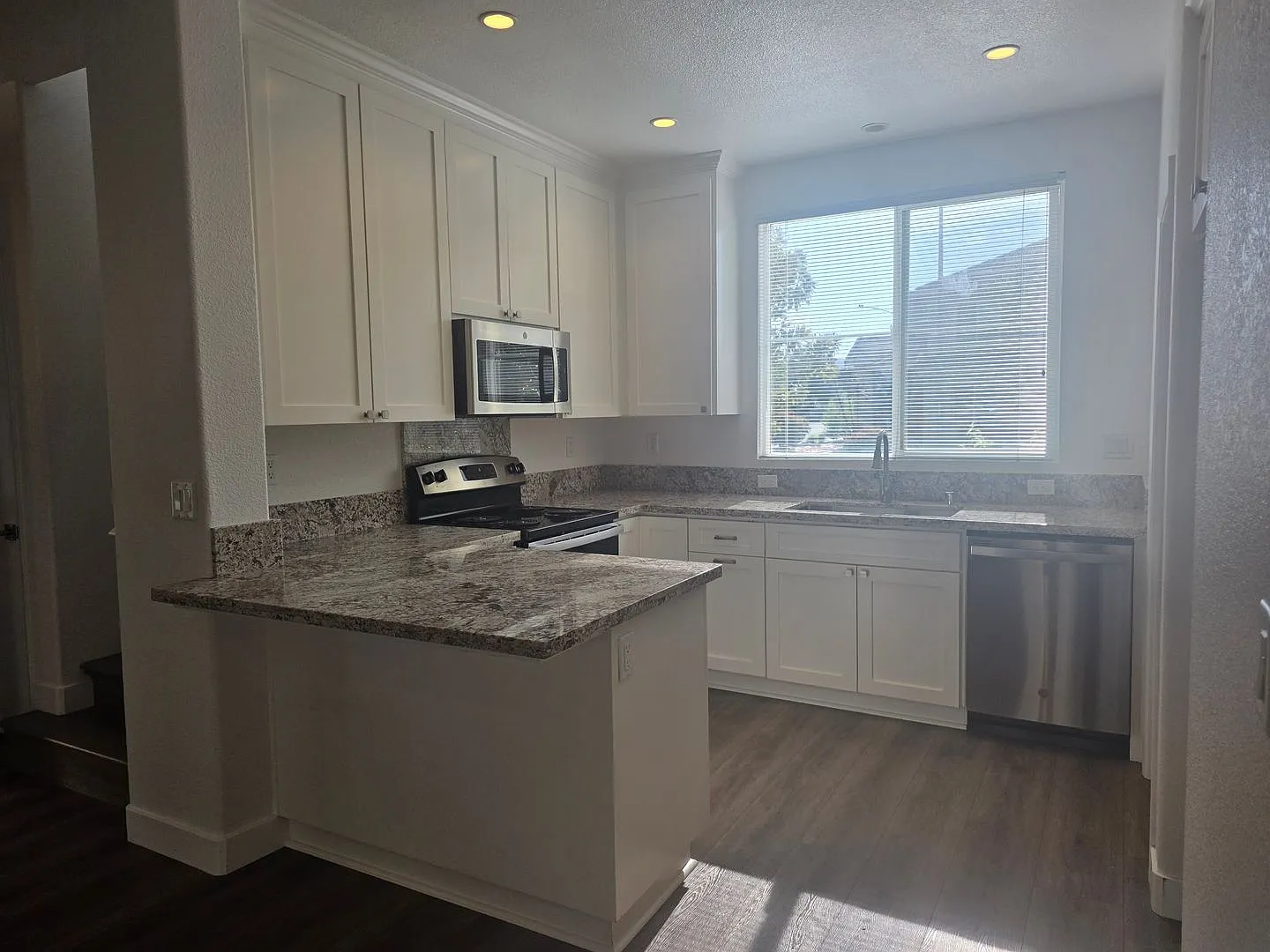 Lovely upgraded Morgan Hill 3 Bedroom - Comfort and Price — Photo 4