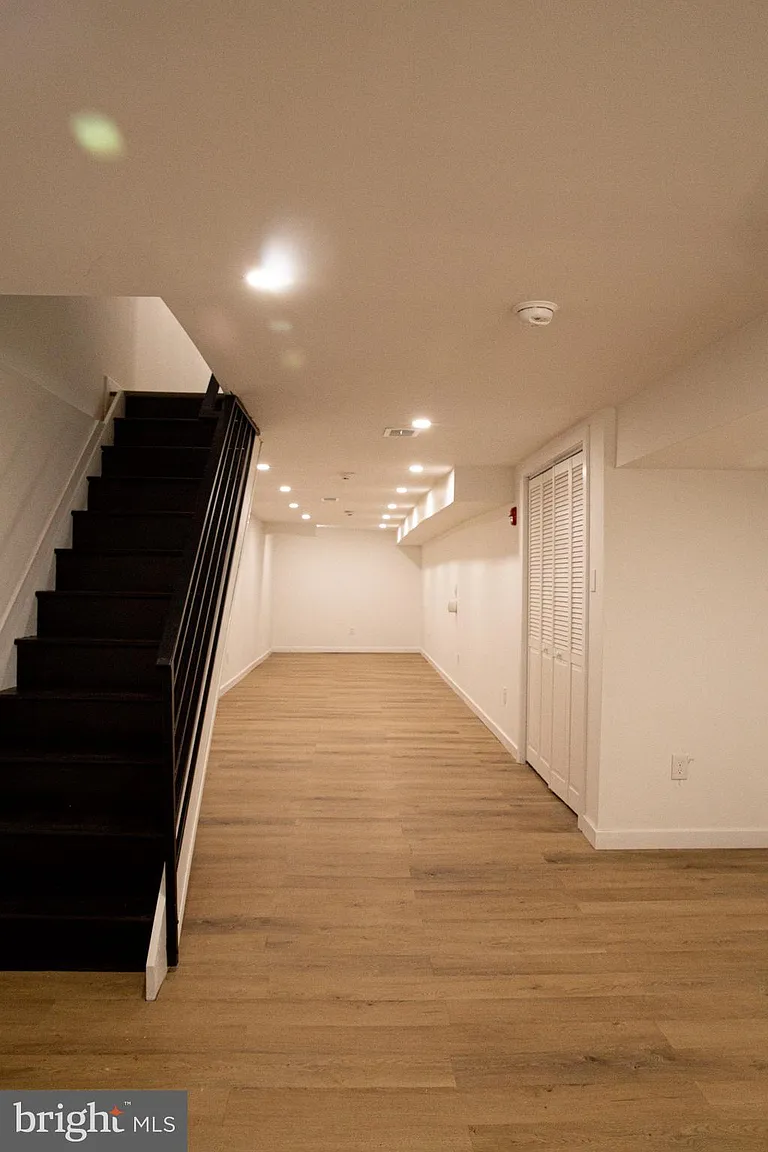 2440 Clifford St photo 1