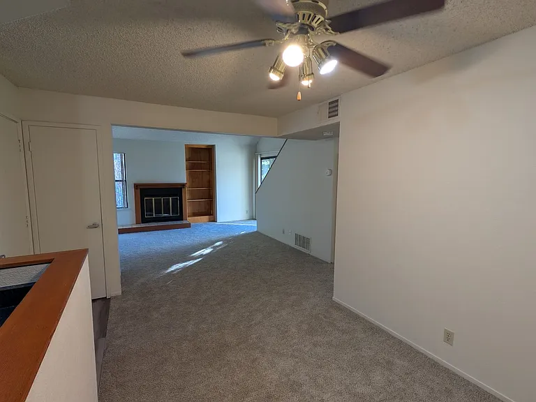 Eastlake Apartments — Photo 32