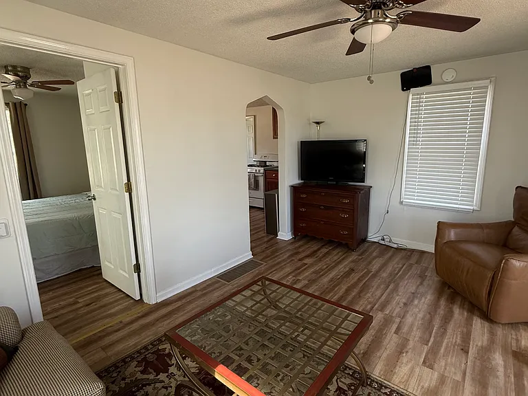 5636 Hayes St — Photo 4