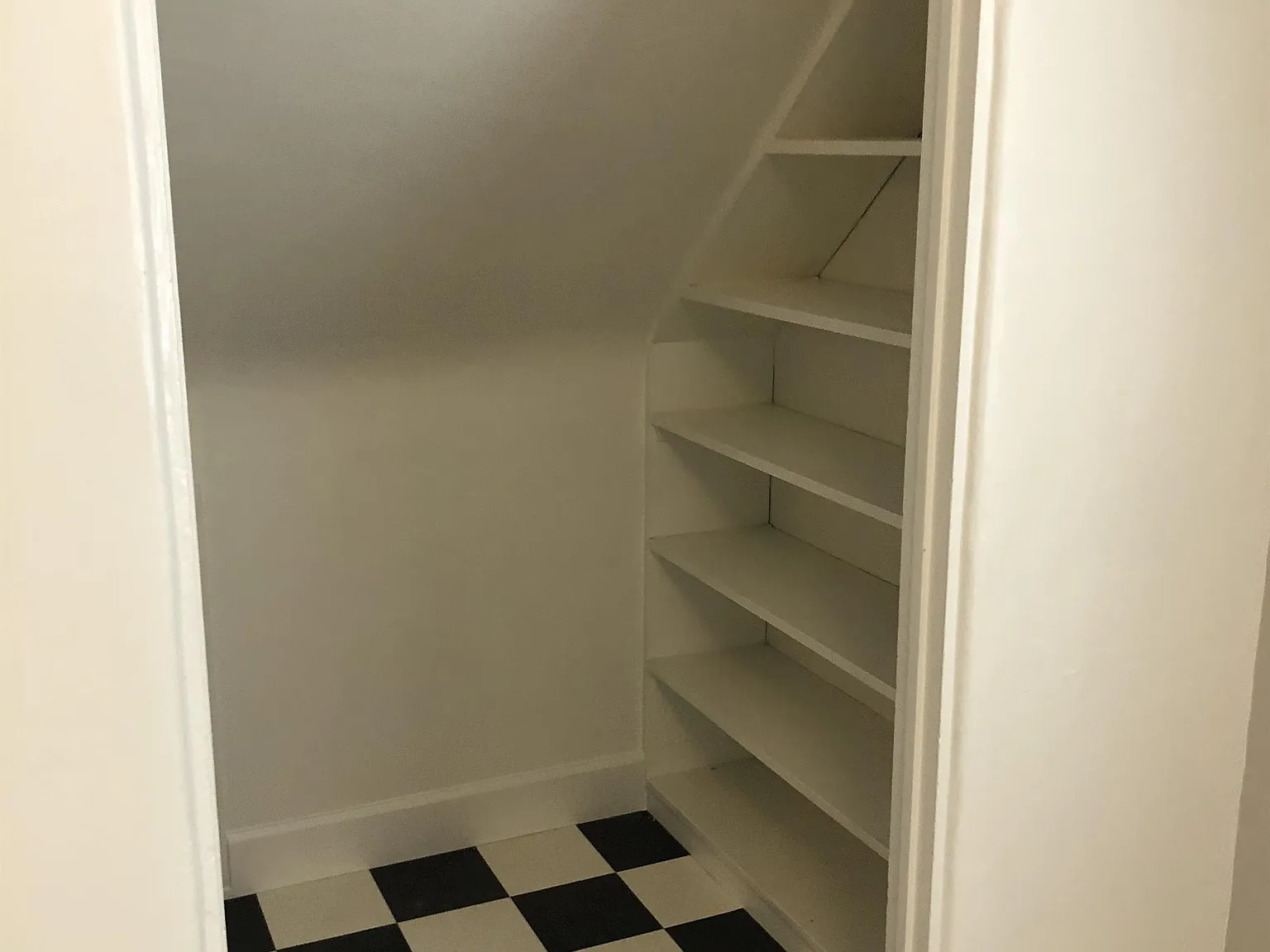 Berkeley Ave. 150 N. - B — Photo 3