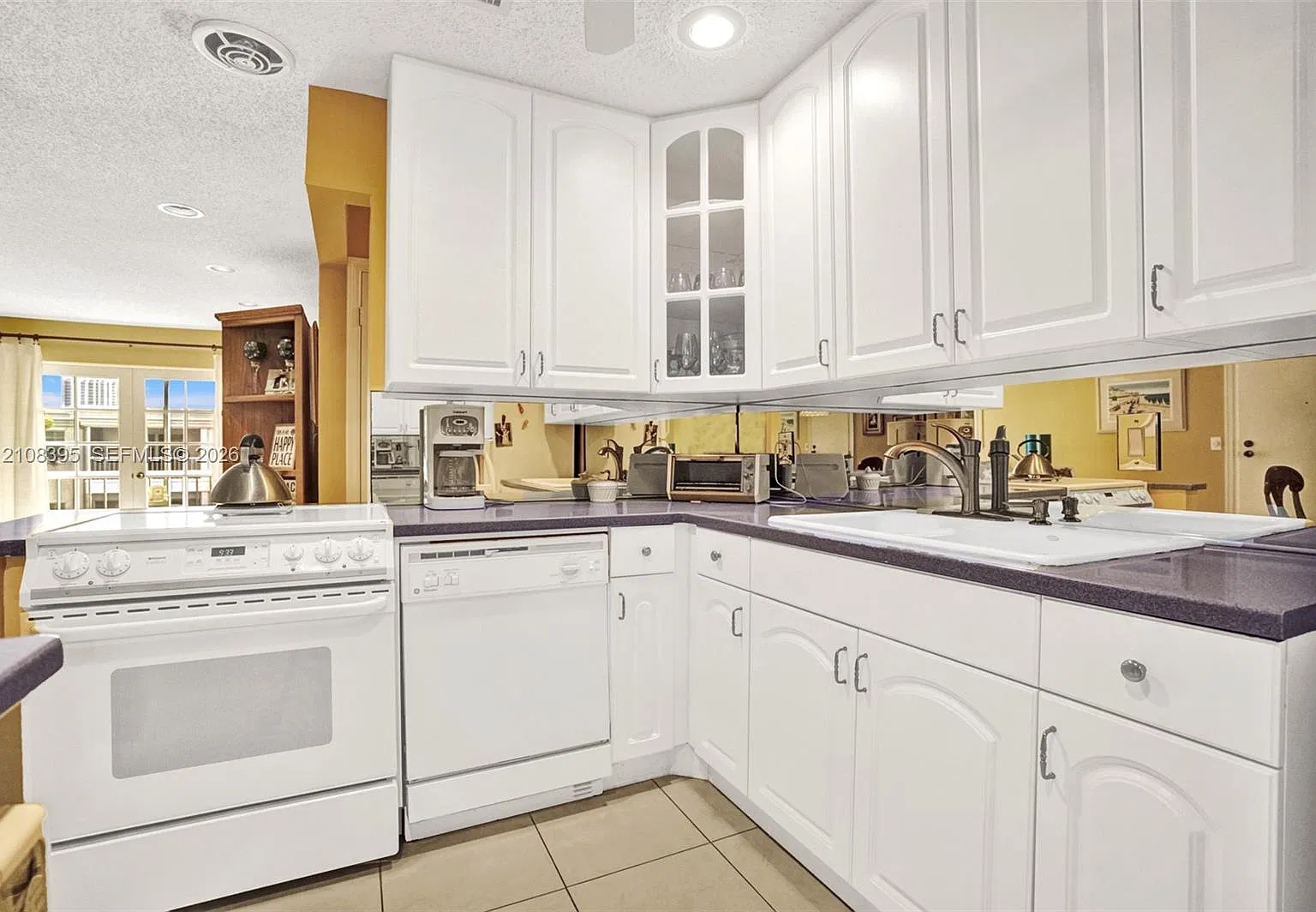 Bay Colony Club Condo — Photo 4