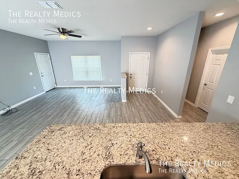 491 Ixora Ave NW — Photo 3