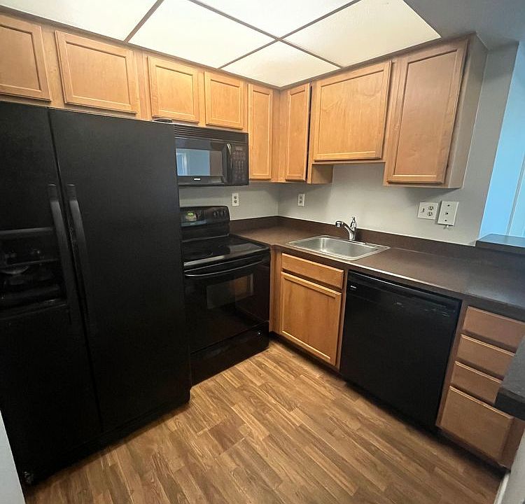 1st image of 760 Executive Center Dr APT 33