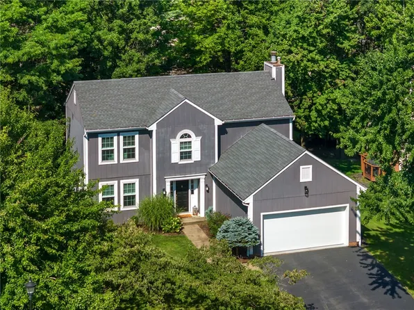 130 Valley Forge Dr, Cranberry Township, PA 16066