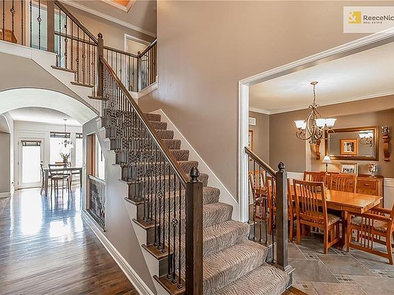 2 Story Entry with Arched Doorway