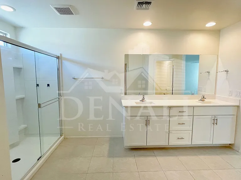 866 E Artesia Pl — Photo 20