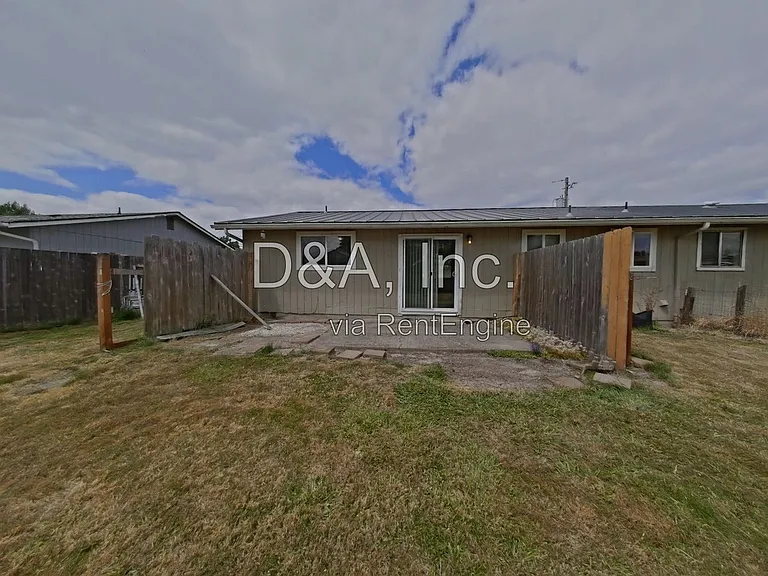 2536 Newton St — Photo 8