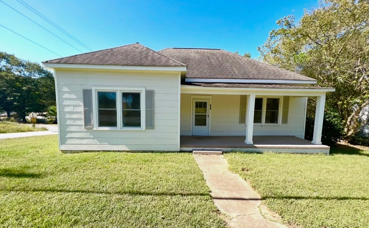 3 bed, 1351 sqft, $1,850 — Photo 1