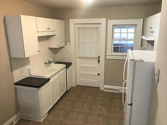 4th image of 406 Gaston Ave