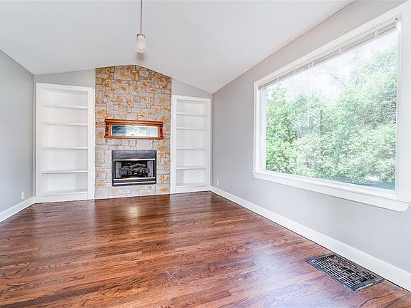4th image of 2806 S 37th St