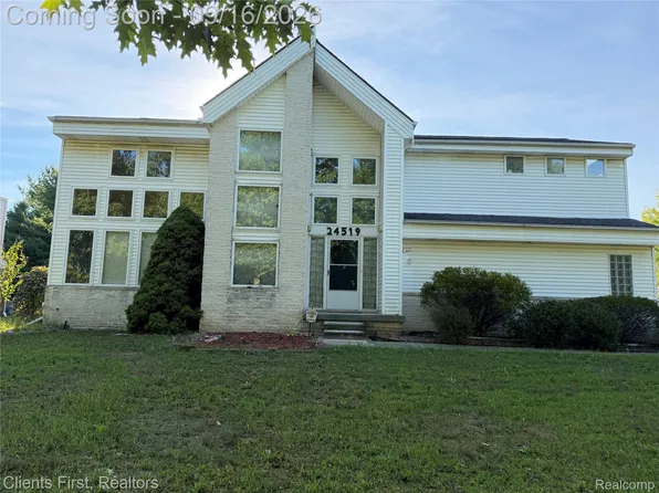 24519 Willowbrook Dr, Novi, MI 48375