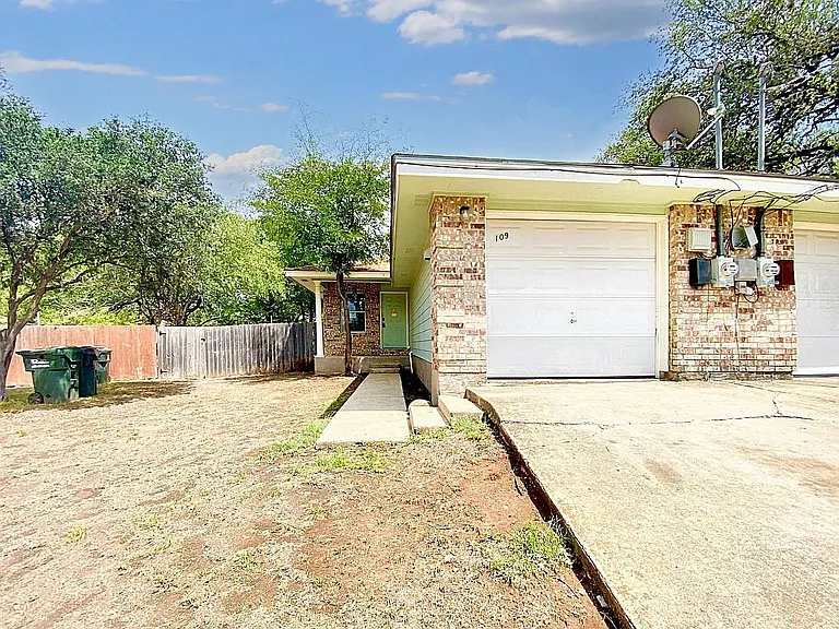 106 Hughson Ct — Photo 3
