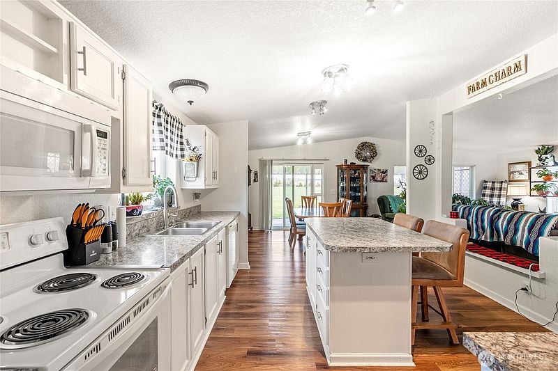 5th image of 16826 Sheldon Lane SW