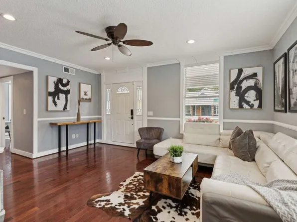 937 W 8th St, Dallas, TX 75208