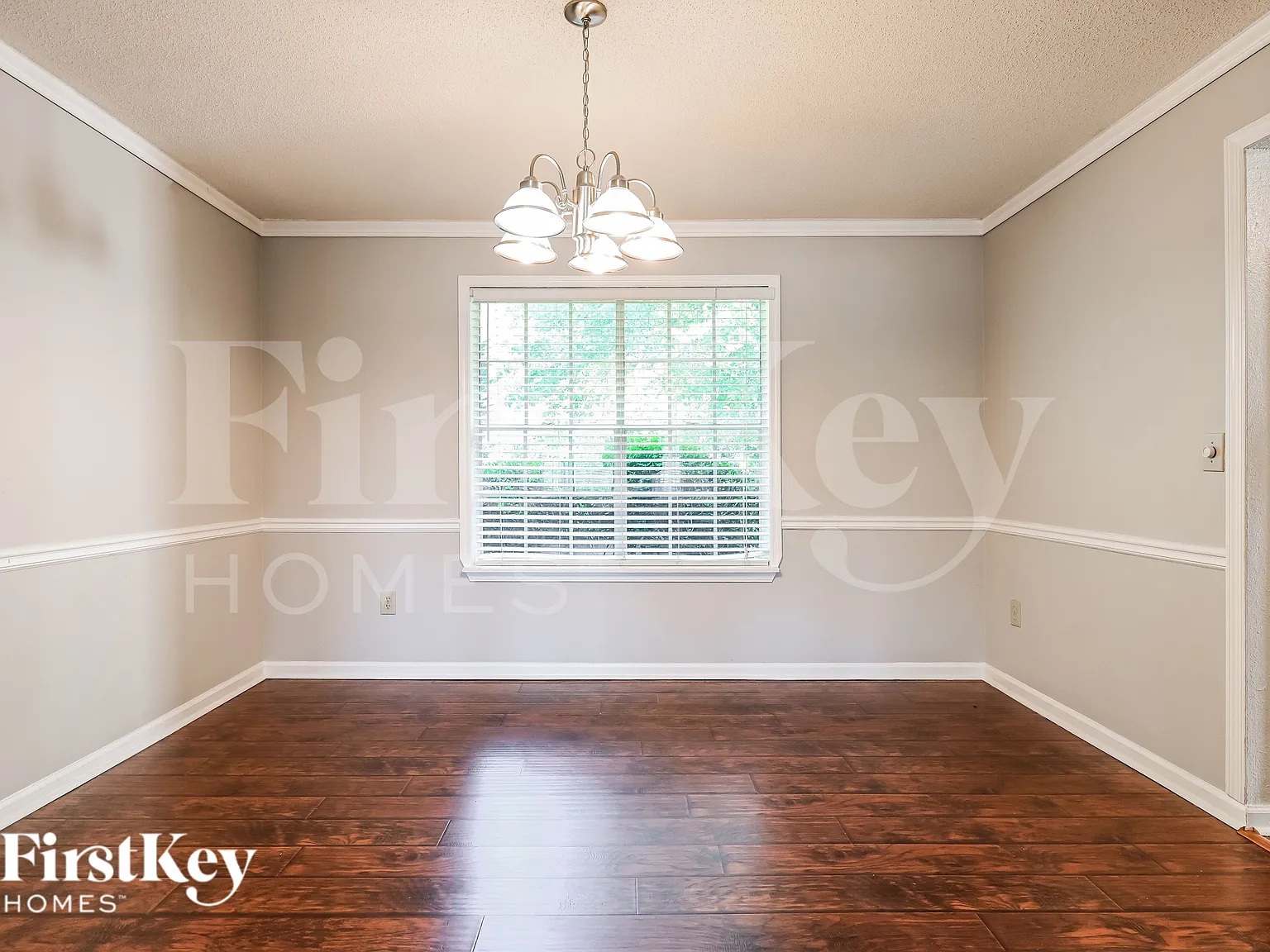 4 bed, 2.5 bath, 2400 sqft, $2,765 — Photo 4
