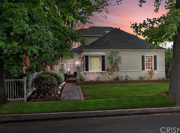 3rd image of 4209 Camellia Ave