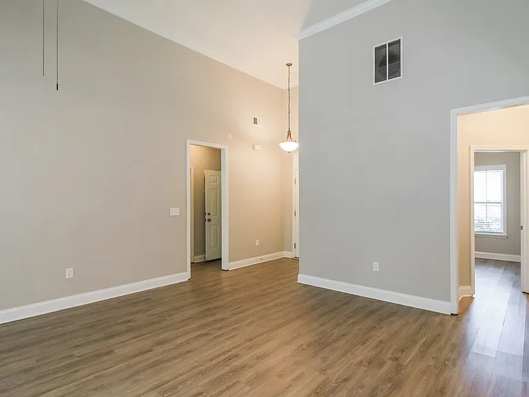 215 Village Park Dr — Photo 5