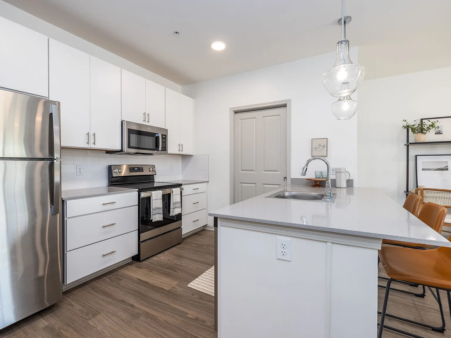 Edgewater Apartments and Townhomes — Photo 2