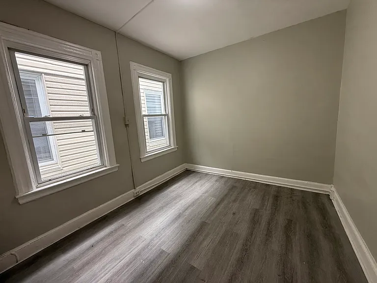 76 Eaton Pl #2 — Photo 4