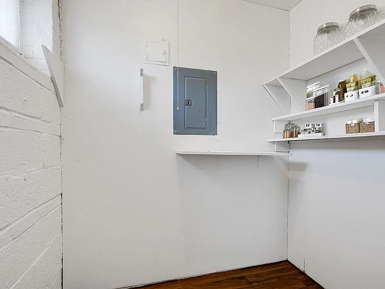 Cross Country Manor Apartments — Photo 8