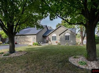 2218 Northridge Dr N, Mankato, MN 56003