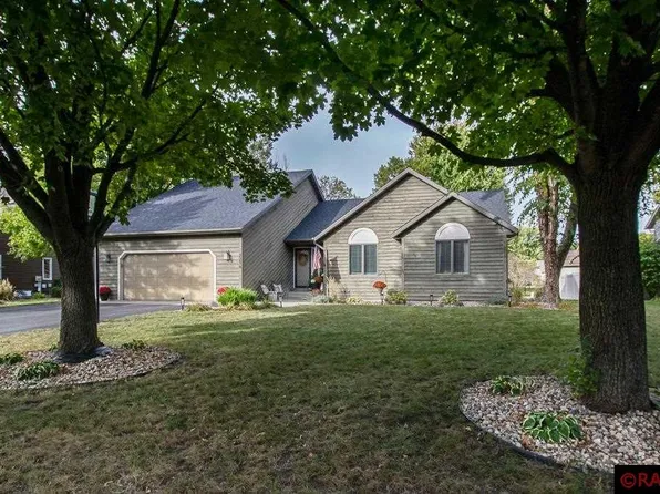 2218 Northridge Dr N, Mankato, MN 56003
