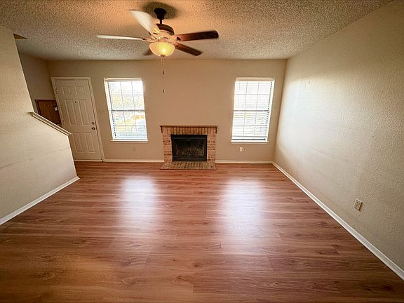 3rd image of 1227 Dallas Dr