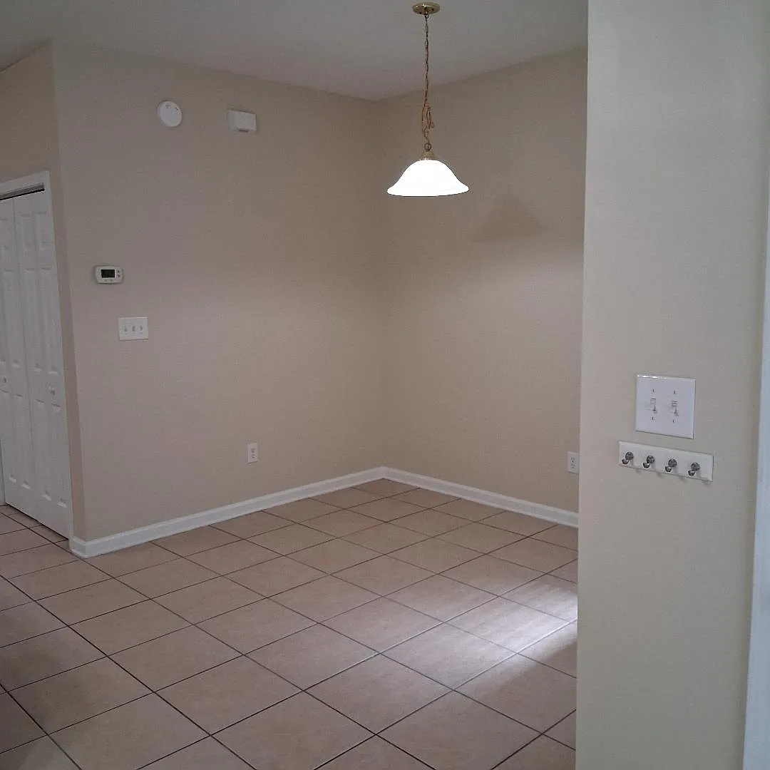 1 bed, 1.5 bath, 704 sqft, $1,200 — Photo 2