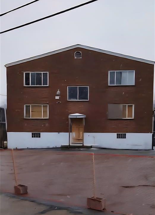 2nd image of 8518 N Broadway