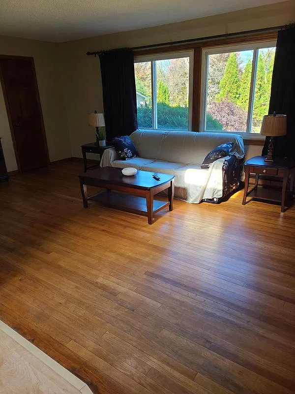 3 bed, 3.0 bath, 2152 sqft, $800 — Photo 3