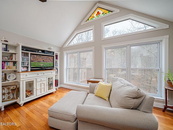 5th image of 103 Brookview Dr