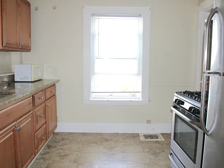 14 Pond St #2R — Photo 2